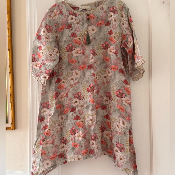Linen& Linens Assymetrical Hem Floral Tunic - Picture 6 of 16